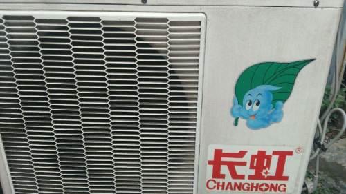 室外机散热不良,时而保护停机。